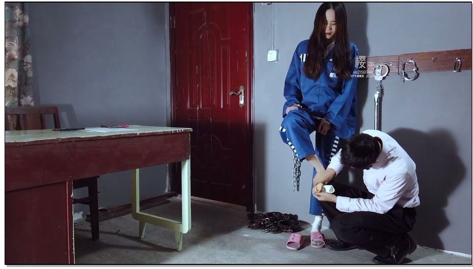 【樱束原创】诈骗犯人的惩戒 这么漂亮的小姐姐怎么能是个诈骗犯呢！看我们如何来惩戒..