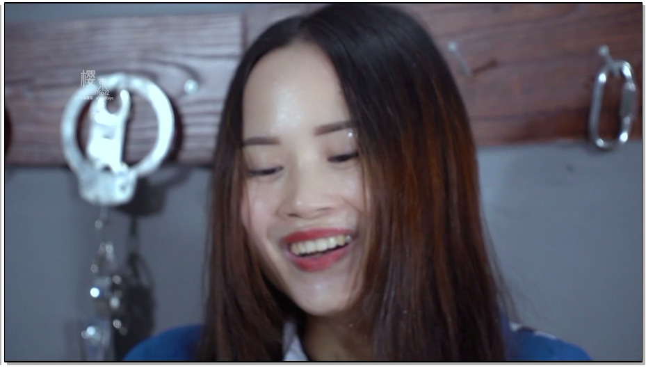 【樱束原创】诈骗犯人的惩戒下 漂亮的诈骗犯小姐姐被高强度足部TK···囚服+手铐+脚铐