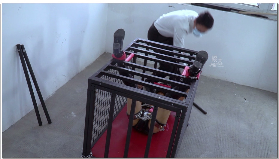 【樱束原创】完全禁锢三 6 虐足福利！全局禁锢，铁笼固定姿势虐足+夹+扎带固定+口球堵..