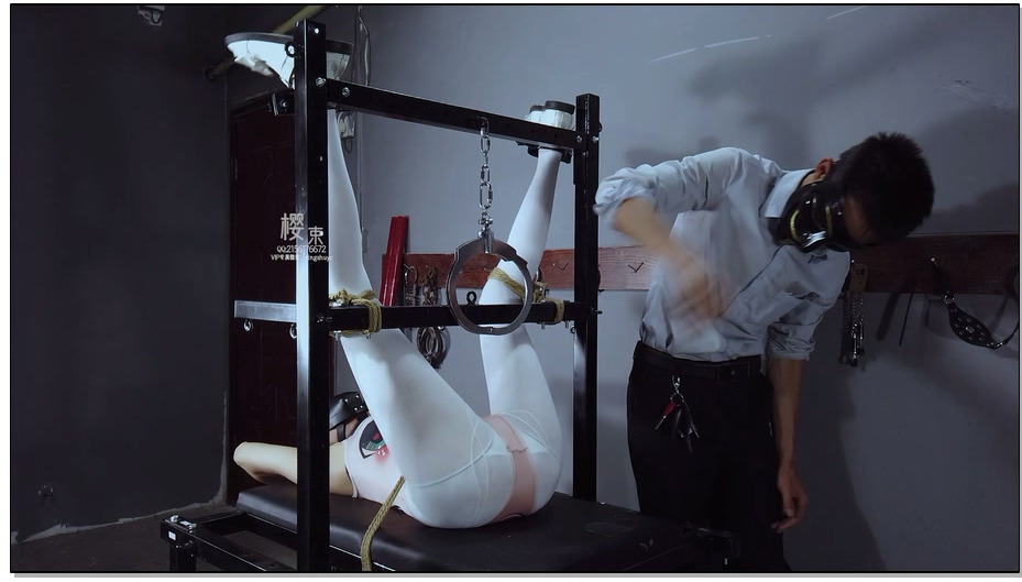 【樱束原创】汐洛养成计划-刑凳上的虐待上 汐洛圈养牢房，主人带到刑凳上固定捆绑，双..