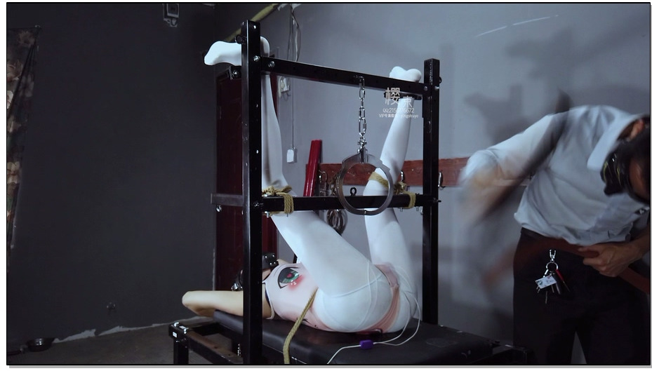 【樱束原创】汐洛养成计划-刑凳上的虐待下 汐洛圈养牢房，刑凳上固定捆绑，双脚固定强..