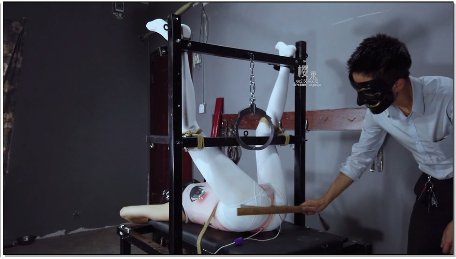 【樱束原创】汐洛养成计划-刑凳上的虐待下 汐洛圈养牢房，刑凳上固定捆绑，双脚固定强..