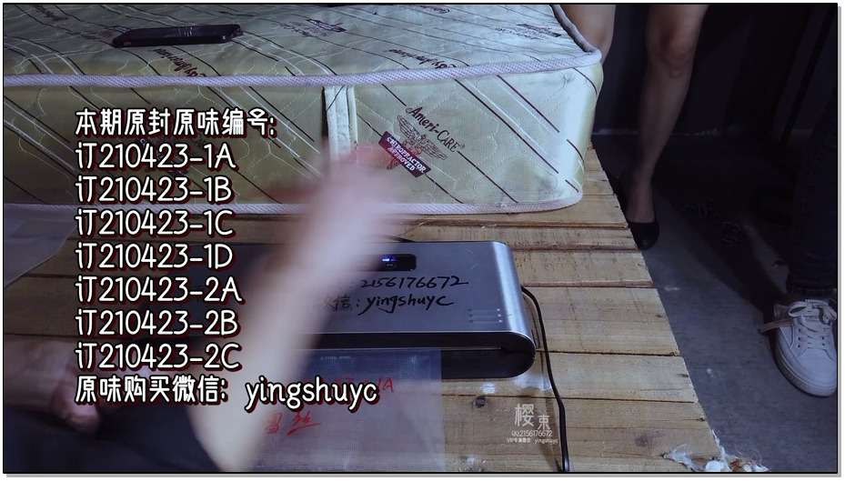 【樱束原创】两个爱足女孩的变态惩罚二 牢房惩罚两个犯错的漂亮爱足女孩!狱卒要求两人…