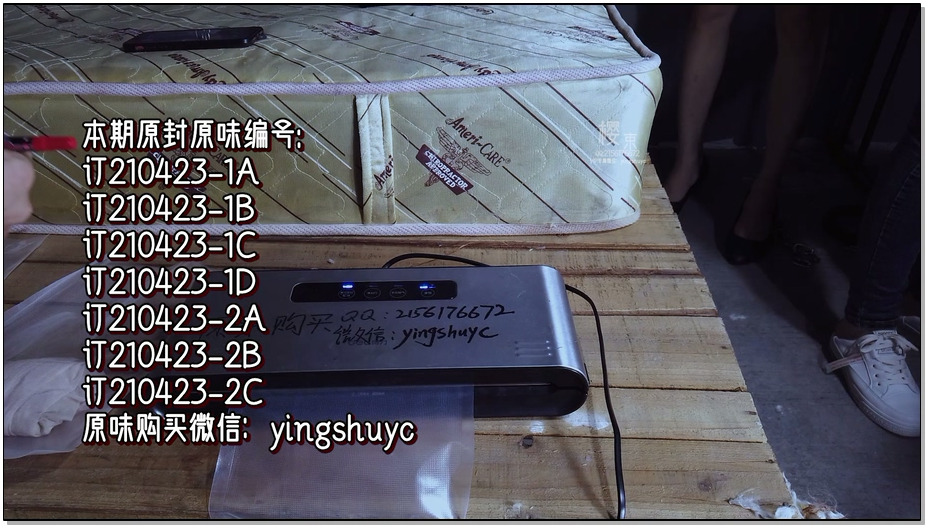 【樱束原创】两个爱足女孩的变态惩罚三 牢房惩罚两个犯错的漂亮爱足女孩!狱卒要求两人..