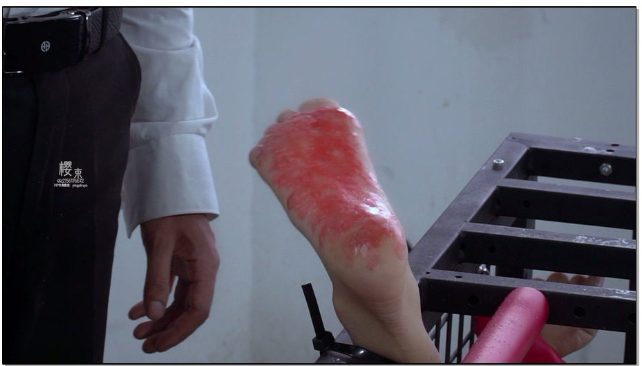 【樱束原创】完全禁锢三7 全局禁锢，铁笼固定姿势虐足+夹+扎带固定+贞操裤内置+定时锁..