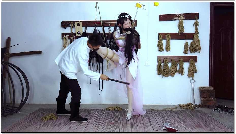 【樱束原创】斗罗大陆-小舞单脚吊缚篇 单脚吊缚继续审问小舞唐三下落，特别紧的单脚吊..