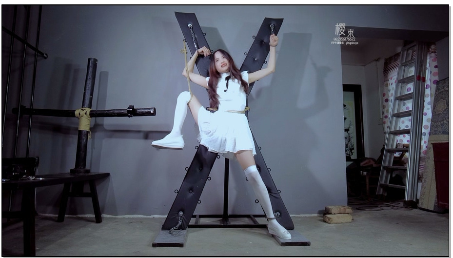 【樱束原创】看哥哥如何对待不听话的妹妹 哥哥叫放假在家的妹妹帮忙干活,不愿干活看哥..