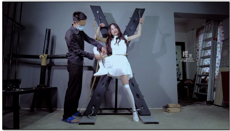 【樱束原创】看哥哥如何对待不听话的妹妹 哥哥叫放假在家的妹妹帮忙干活,不愿干活看哥..