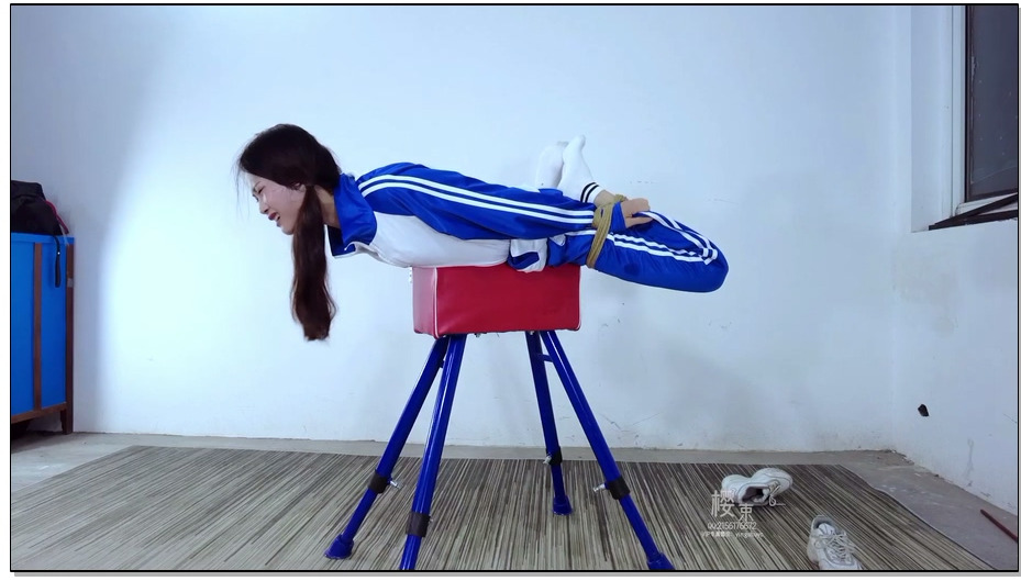 【樱束原创】体育老师对女学生的特殊体罚训练