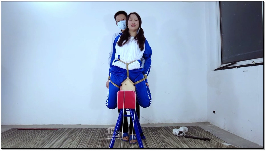 【樱束原创】体育老师对女学生的特殊体罚训练