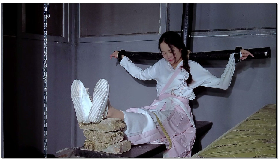 【樱束原创】吕四娘刺杀皇上被抓老虎凳审问 女侠吕四娘行刺皇上被抓关牢房，老虎登上..