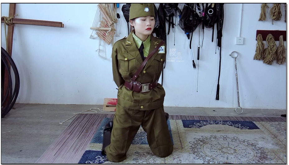 【樱束原创】女军官被俘反手吊鞭打审问上 