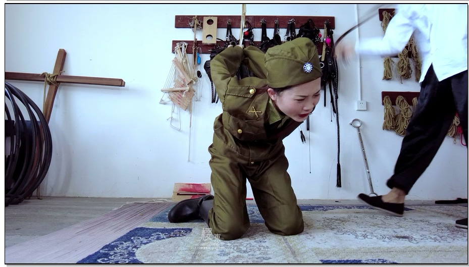 【樱束原创】女军官被俘反手吊鞭打审问上 