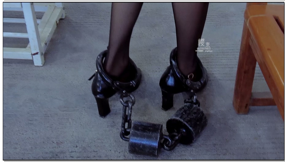 【樱束原创】美女业主被可怕的保安报复上 美女业主进小区没带证件被保安拦下并与其发..