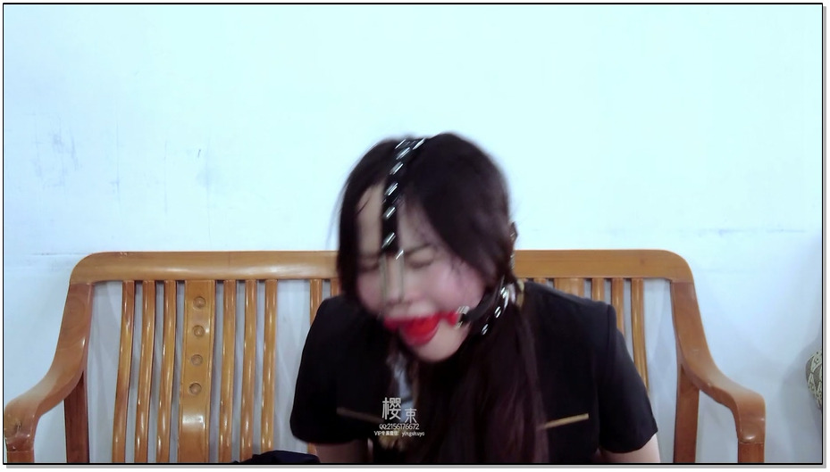 【樱束原创】美女业主被可怕的保安报复上 美女业主进小区没带证件被保安拦下并与其发..