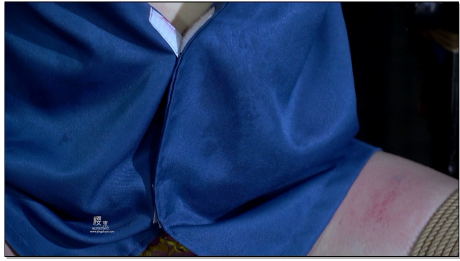 【樱束原创】对人贩子的终极拷问上 女军官从牢里铁笼中提审拐卖小孩的人贩子，绑在刑…