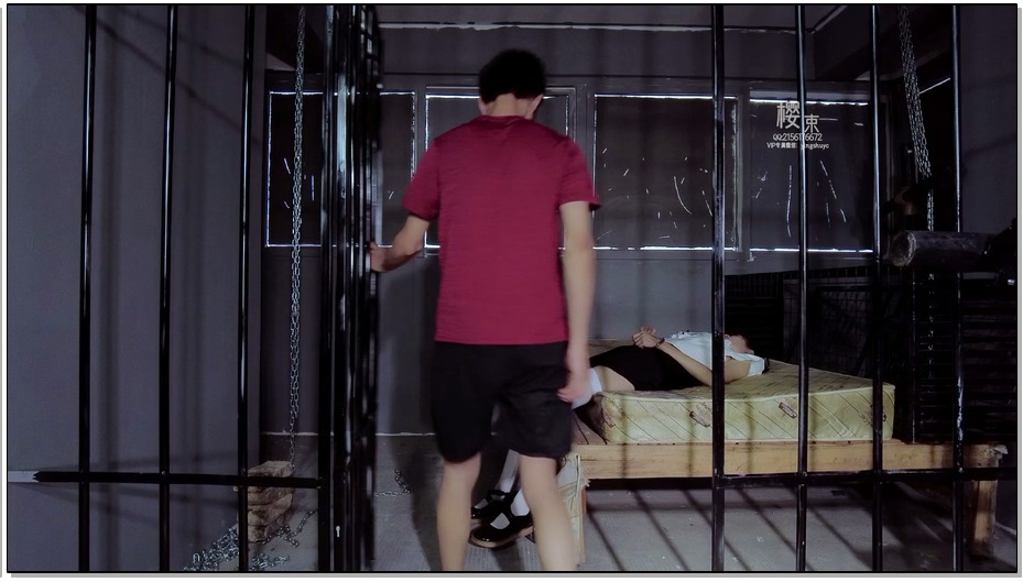 【樱束原创】学生毒贩被捕二 漂亮贩毒小姐姐因反抗行为被鞭打体罚后押回牢房被换上