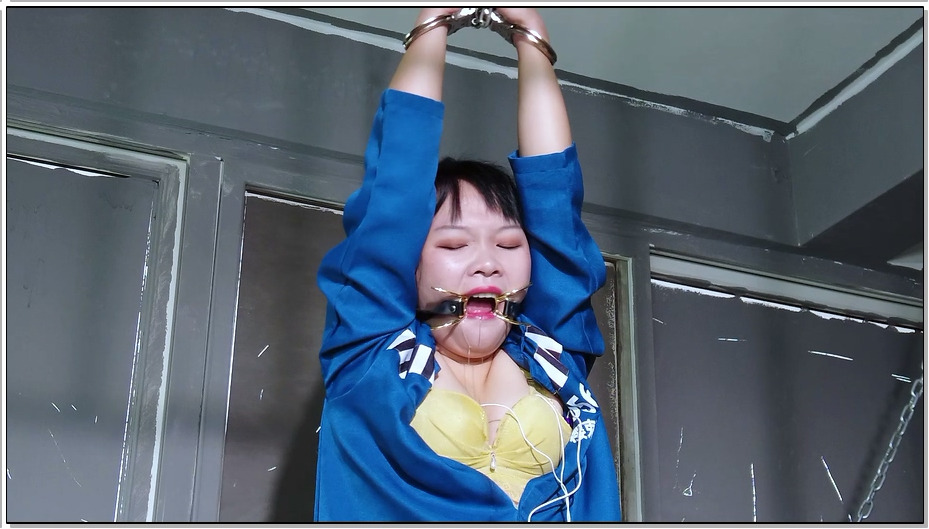 【樱束原创】可怕的牢狱之灾 新关押的女犯人小彤被分到监狱里最变态的女犯人雪妮