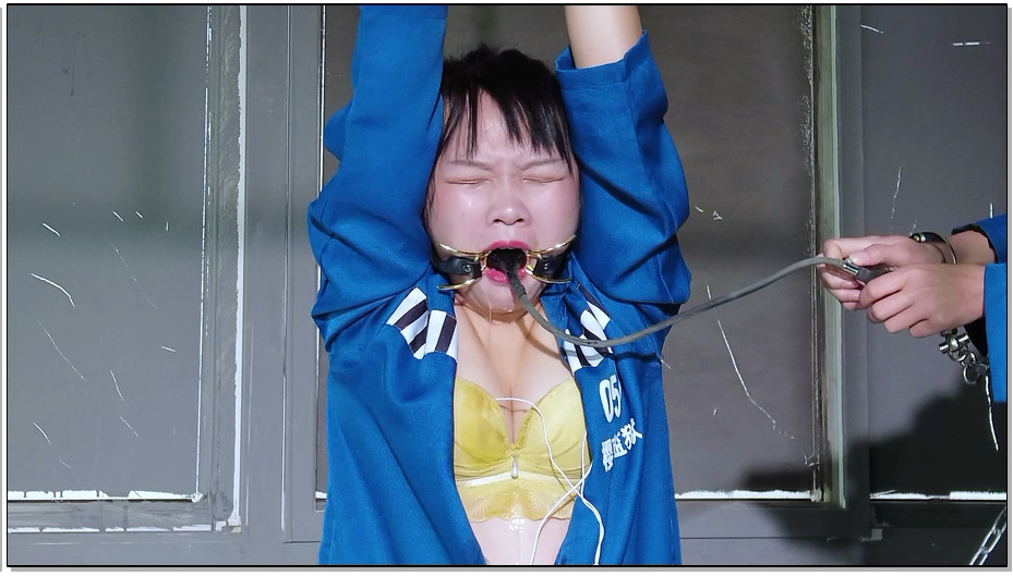 【樱束原创】可怕的牢狱之灾 新关押的女犯人小彤被分到监狱里最变态的女犯人雪妮