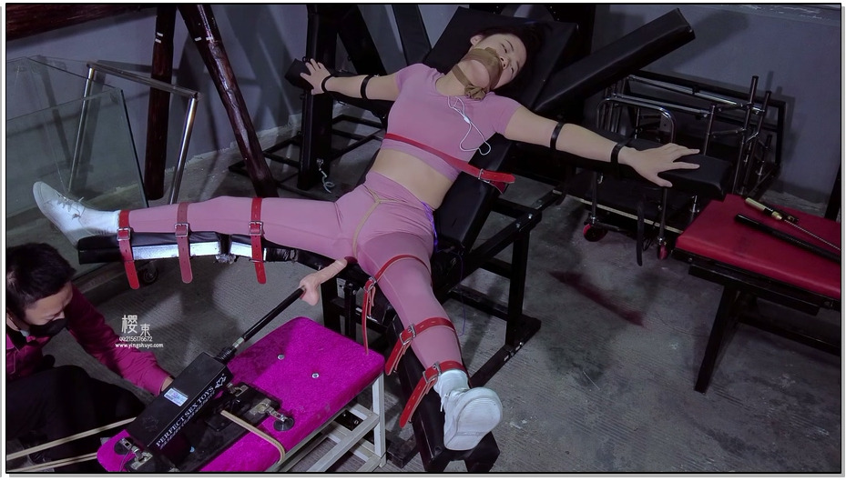 【樱束原创】盲盒第六季 模特带着沉重的手脚链押解到刑房中在六次幸运大转盘中自己转