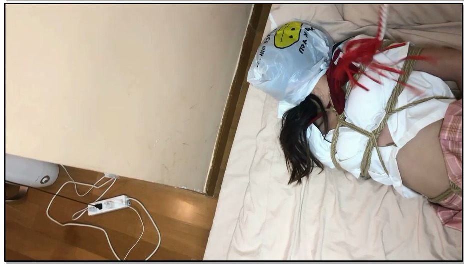 【窒物者】制服小萝莉，超羞涩第一次玩双插入式三点震动遥控小玩具，硬核驷马(超紧缚)