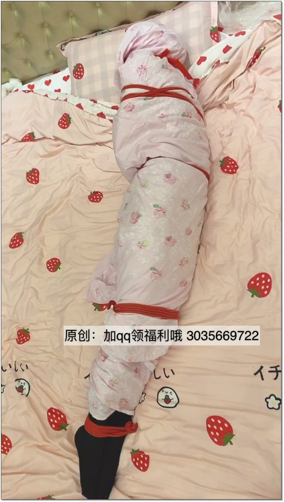 【窒物者】挣扎挣扎还是挣扎！嘴巴里塞的是小G穿了一天的棉袜，下面是双重TD