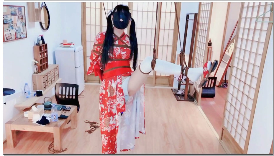 【窒物者】小G的和服捆绑很惊艳，肉丝+白棉袜+白色过膝袜+白色连裤袜+强G+藤条鞭打 