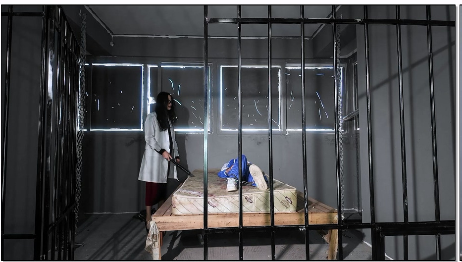 【樱束原创】女学生的强制戒毒 女学生逃学在家吸毒被刚好回家的姐姐抓了个正着！