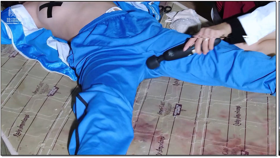 【樱束原创】女学生的强制戒毒 女学生逃学在家吸毒被刚好回家的姐姐抓了个正着！