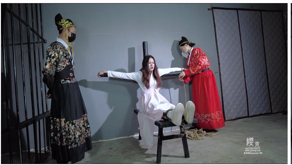 【樱束原创】刑讯出轨潘金莲 潘金莲出轨被武大郎状告打入大牢，老虎凳上捆绑鞭打审讯