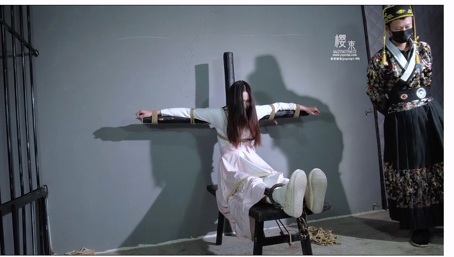 【樱束原创】刑讯出轨潘金莲 潘金莲出轨被武大郎状告打入大牢，老虎凳上捆绑鞭打审讯