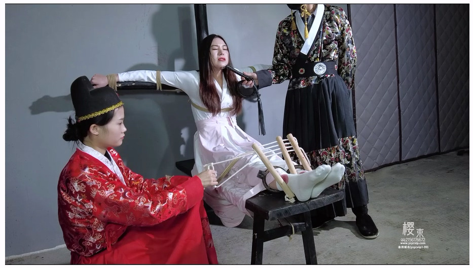 【樱束原创】刑讯出轨潘金莲 潘金莲出轨被武大郎状告打入大牢，老虎凳上捆绑鞭打审讯