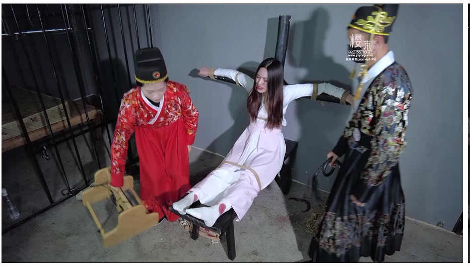 【樱束原创】刑讯出轨潘金莲 潘金莲出轨被武大郎状告打入大牢，老虎凳上捆绑鞭打审讯