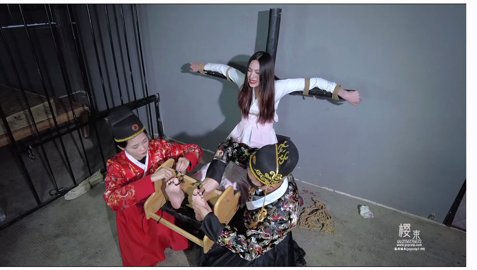 【樱束原创】刑讯出轨潘金莲 潘金莲出轨被武大郎状告打入大牢，老虎凳上捆绑鞭打审讯