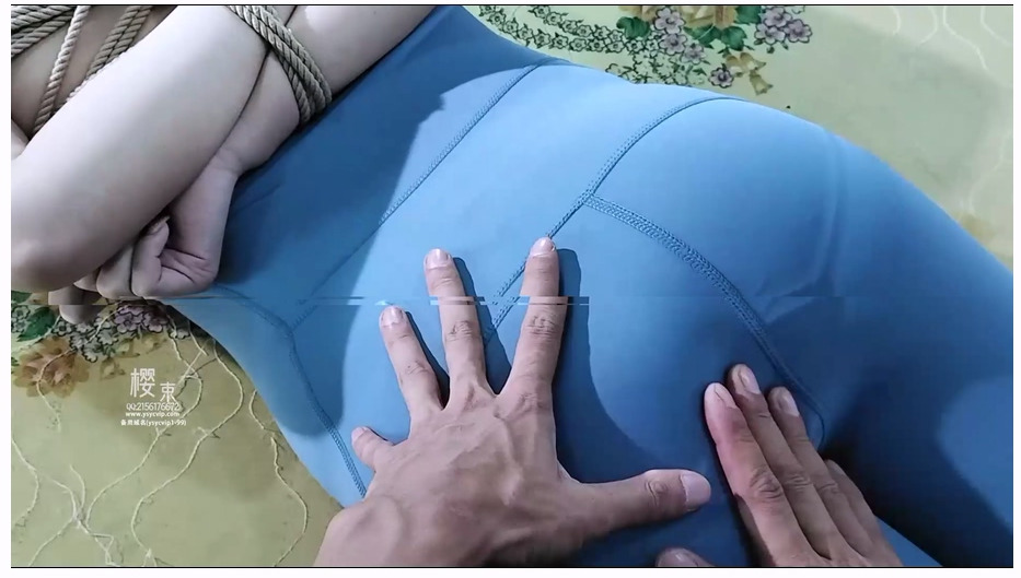 【樱束原创】女老板被债主埋伏 欠债女老板被债主上门埋伏将她制服捆绑后口球堵住逼问