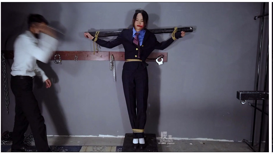 【樱束原创】诱骗女铁管上 高傲的女铁管被歹徒诱骗并制服，全身被其抚摸亵玩