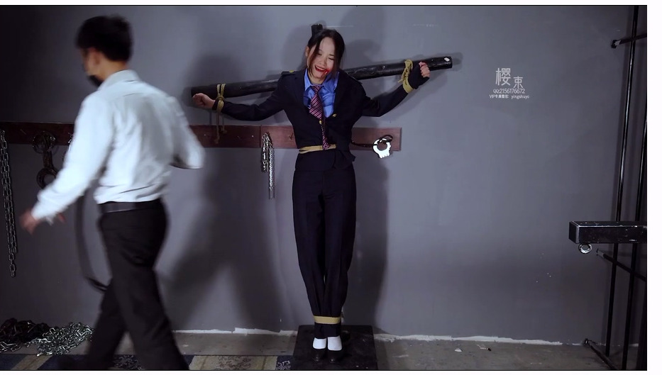 【樱束原创】诱骗女铁管上 高傲的女铁管被歹徒诱骗并制服，全身被其抚摸亵玩