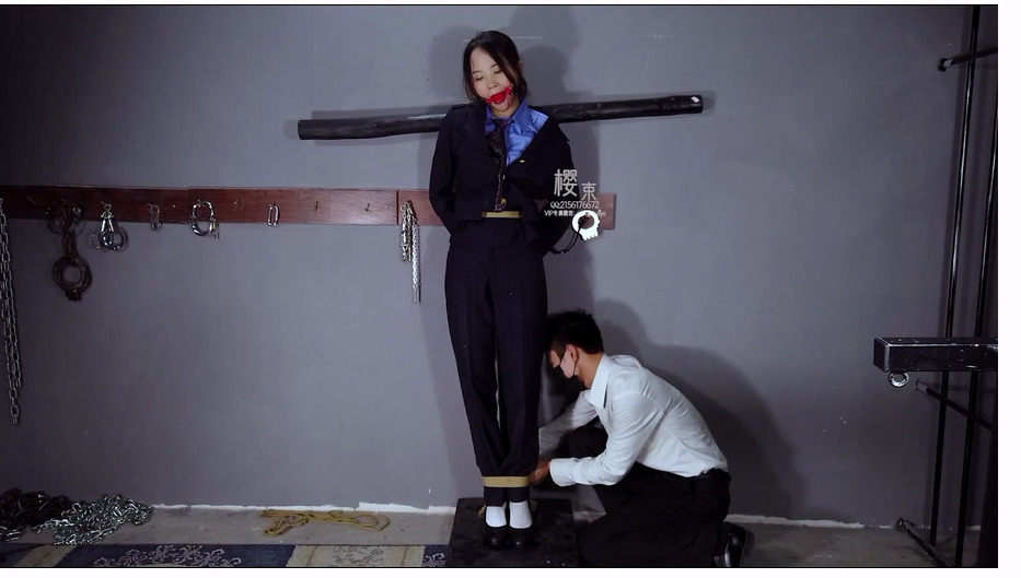 【樱束原创】诱骗女铁管上 高傲的女铁管被歹徒诱骗并制服，全身被其抚摸亵玩