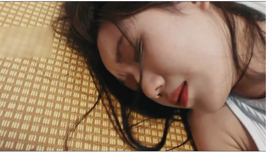 【树屋轻调】神仙颜值清纯萌妹子 灵灵 胶带捆绑 透明蕾丝内裤 真空无内 激凸