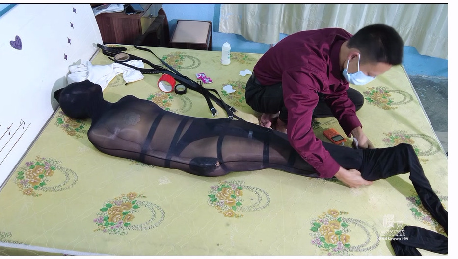 【樱束原创】主播小乔的内空丝袜全包禁锢