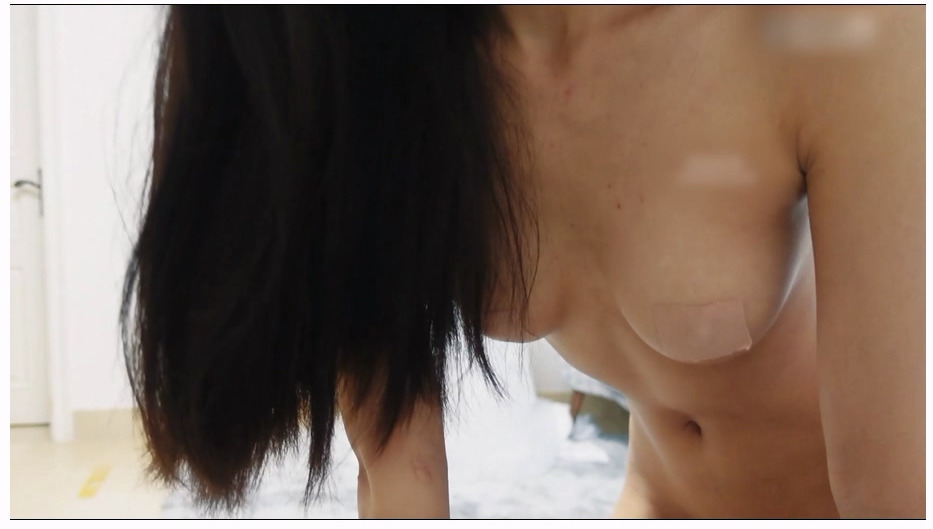 【树屋轻调】灵灵全LUO仅用肤色胶带覆盖三点，QG以后意犹未尽花式口