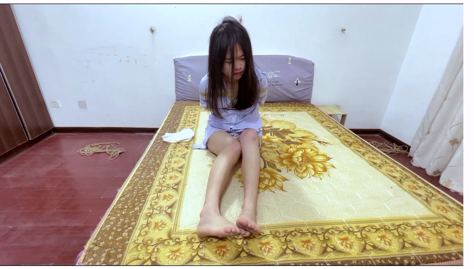 【樱束原创】入室劫难 19岁新模小茉莉单独在家被歹徒入室制服威胁开腿捆绑抚摸揩油