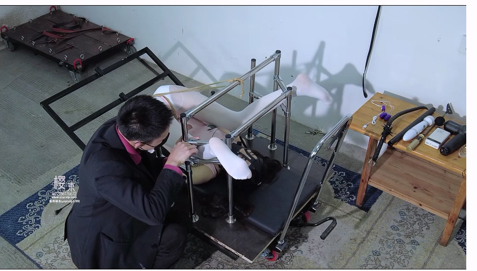 【樱束原创】型架惩罚夕洛 带圈养的夕洛出来放个风！将不听话的夕洛固定在型架上TK