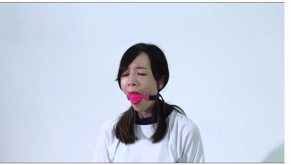 【樱束原创】体罚有特殊爱好的女学生 女学生上课看sm图片被老师发现惩罚她戴口球玩具