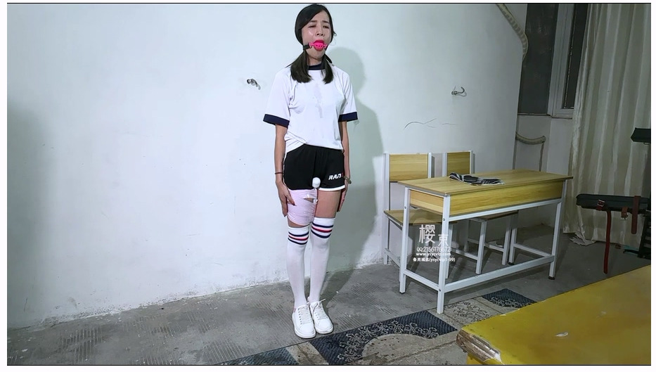 【樱束原创】体罚有特殊爱好的女学生 女学生上课看sm图片被老师发现惩罚她戴口球玩具