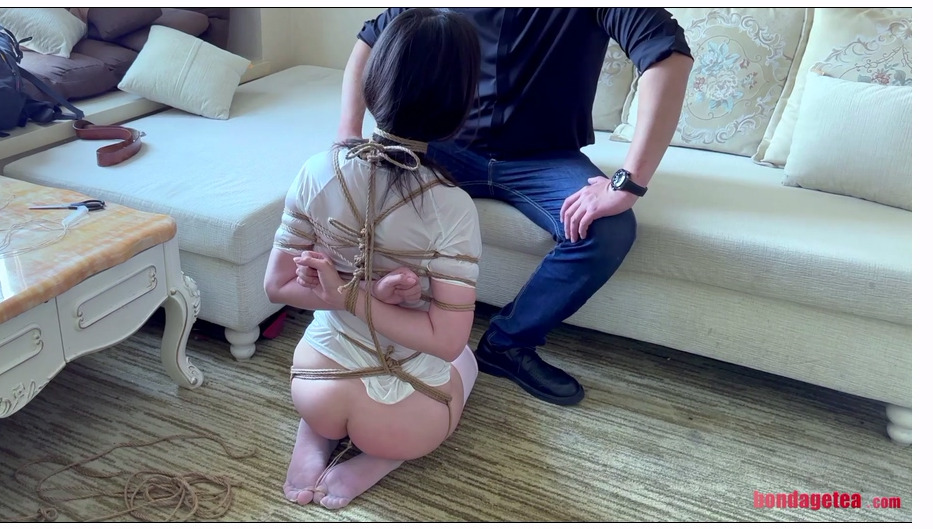 【绳精病】调皮女友的教训 被男友紧缚关在家的女孩逃跑失败后遭到更惨的教训屁股揍红