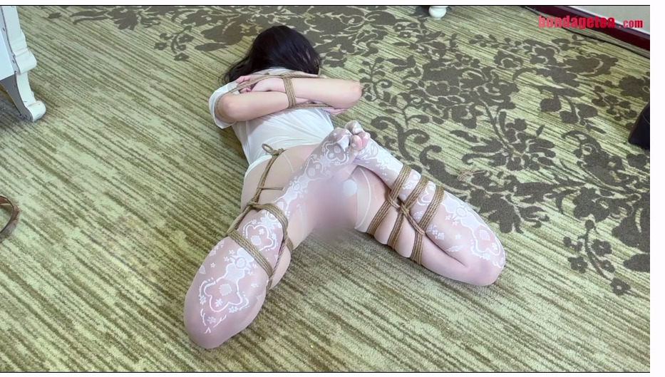 【绳精病】女孩被男友紧缚严加管教逐渐变乖越屈辱越兴奋获得男友的奖励塞子绑着脚趾