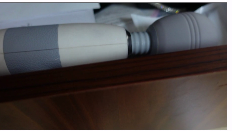 【树屋轻调】金属题材，女主播灵灵最近一直感觉被人跟踪，这天正在直播，有人敲门