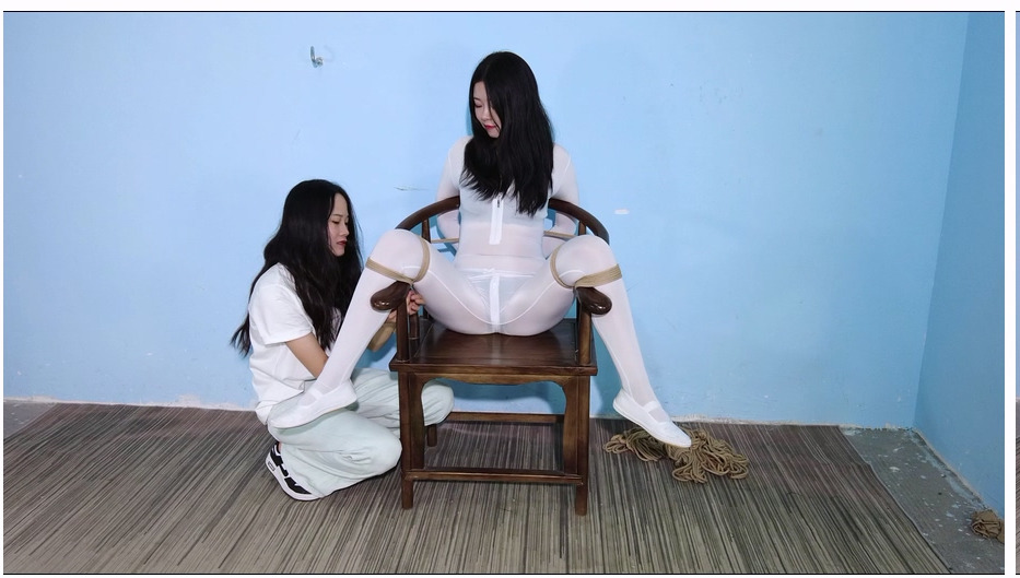 【樱束原创】魔术师的挑战 新模糖糖！有上门来挑战脱缚魔术师糖糖，自负的她答应了