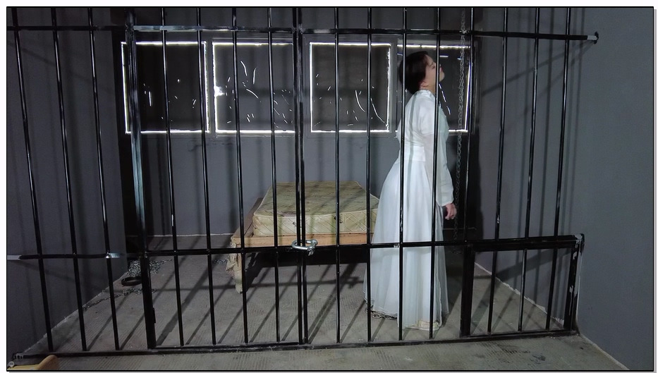 【樱束原创】关押通奸女妃子 古装妃子通奸被抓获关牢房变态审讯！古装白袜牢房大字捆